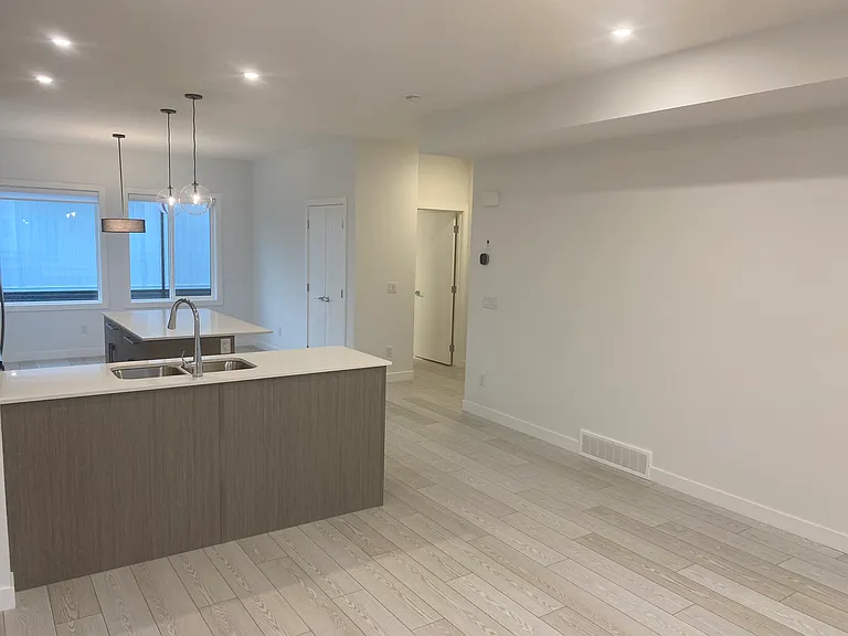 280 Chelsea Rd — Photo 11