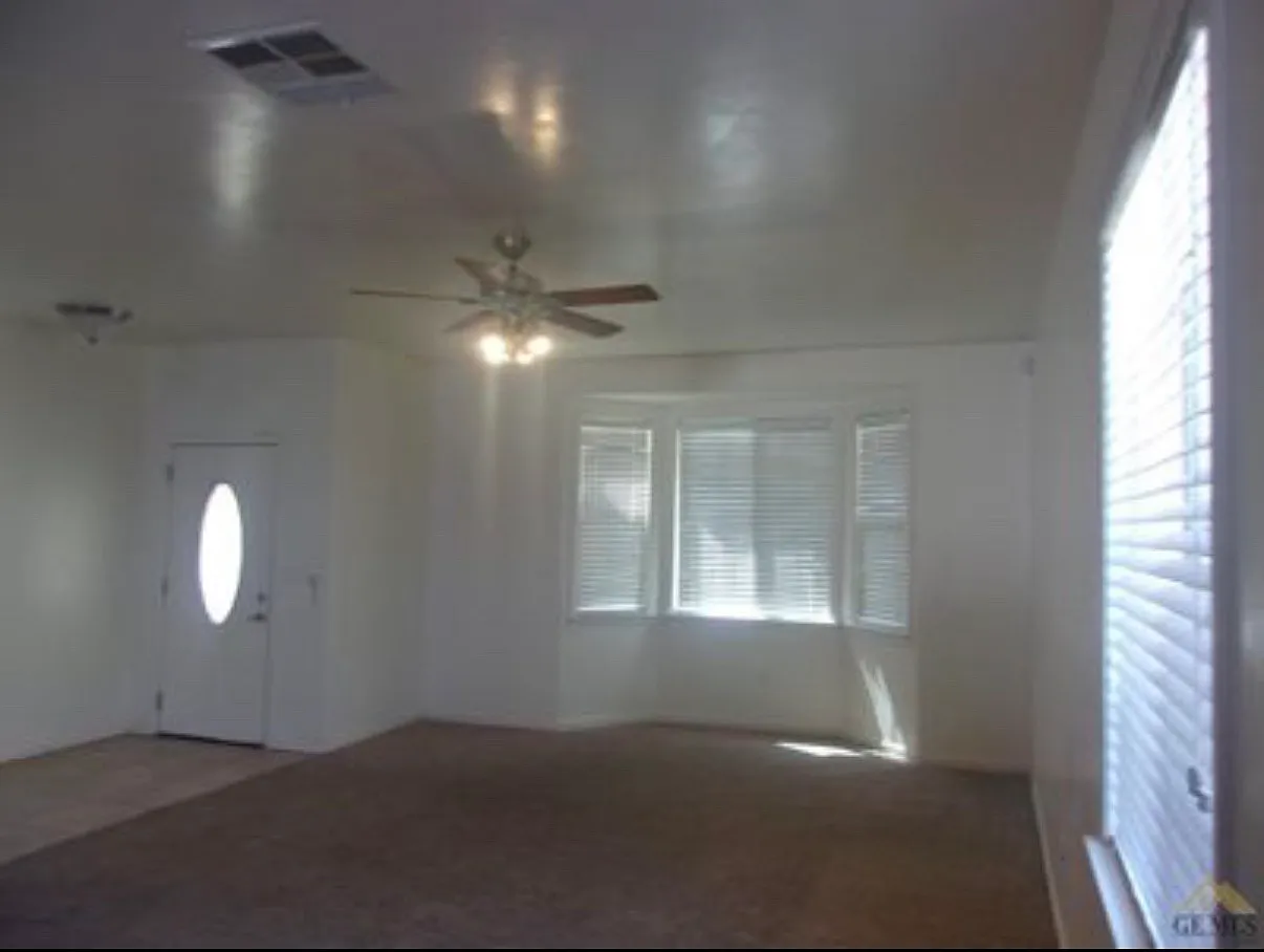 806 Pierce St — Photo 2