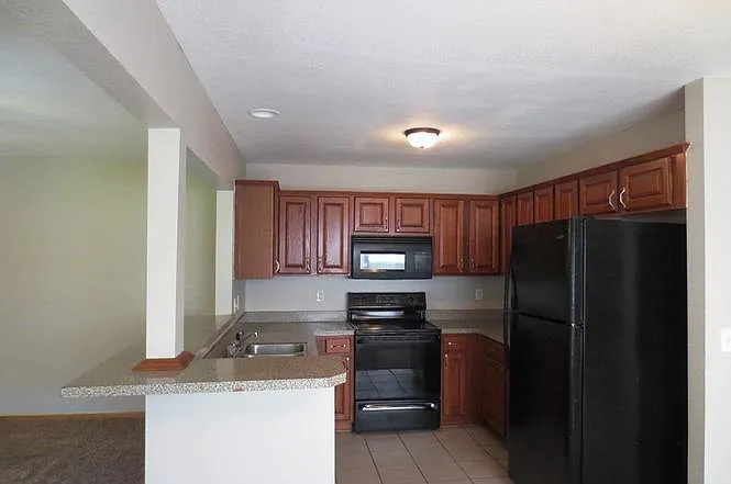 4 bed, 2632 sqft, $1,600 — Photo 1