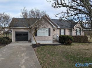 46 Maudie Ln, Guntersville, AL 35976