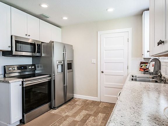 5th image of 1700 Santa Anna Dr