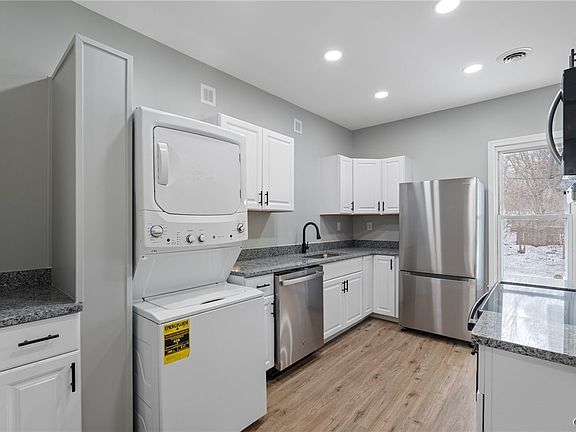 5th image of 212 Lexington Ave