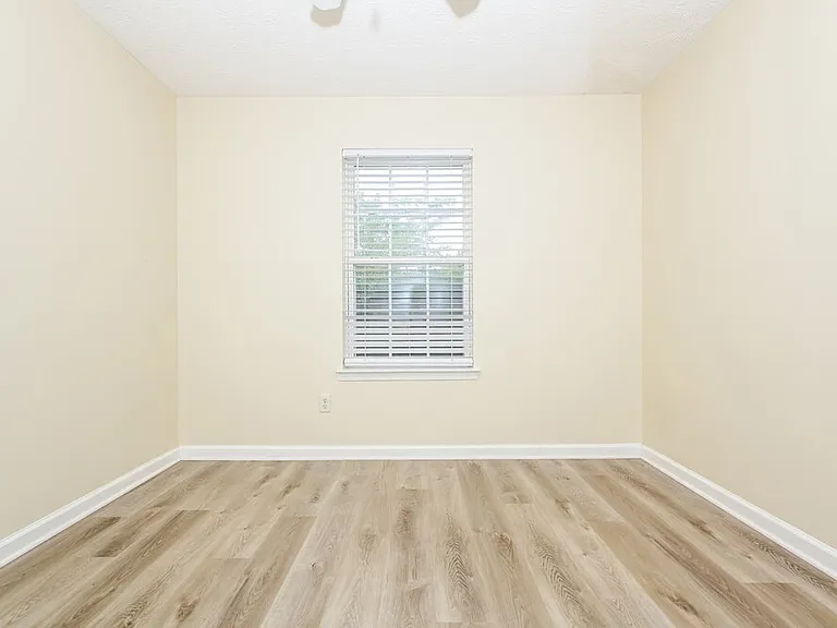 1990 Towne Park Dr — Photo 13