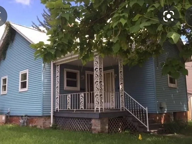 407 N Clinton St — Photo 1