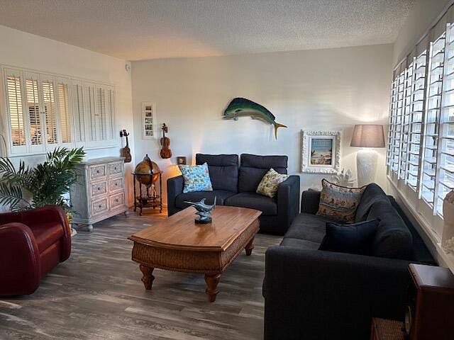 1st image of 223 Southampton B