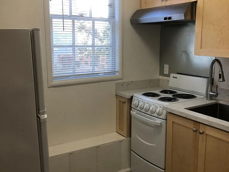 Fully Updated Studio ~Great Location near Campus~ North-Side Berkeley — Photo 4