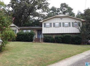 2060 Woodmeadow Cir, Vestavia Hills, AL 35216