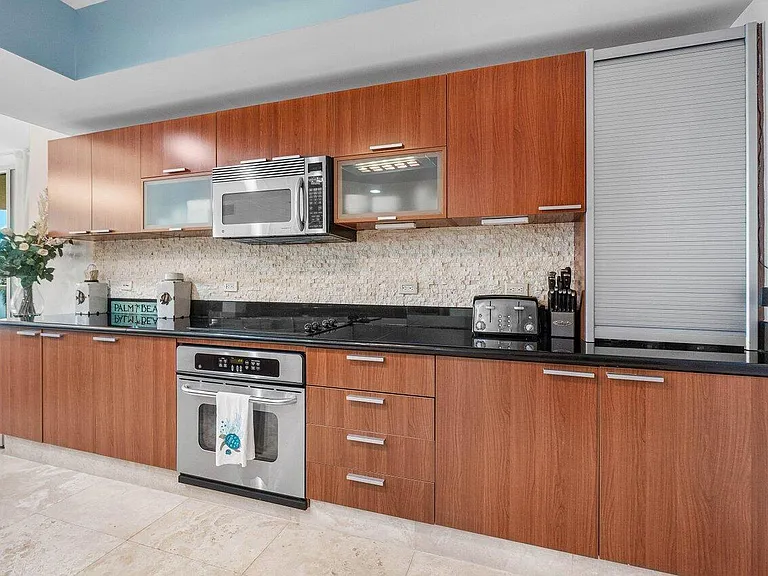 2650 Lake Shore Dr #206 — Photo 13