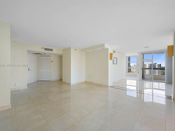5th image of 19101 NE 36th Ct APT 2006