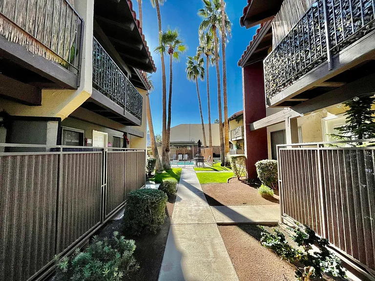 51080 Eisenhower Dr #R9 — Photo 11