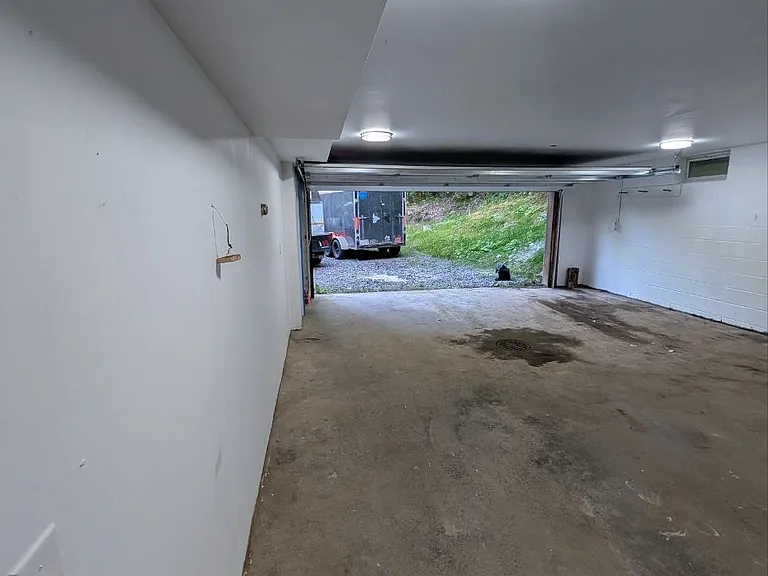 3582 Silvernail Rd — Photo 3