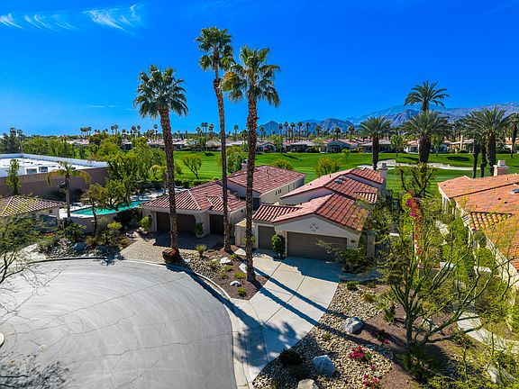 Close proximity to the community pool
