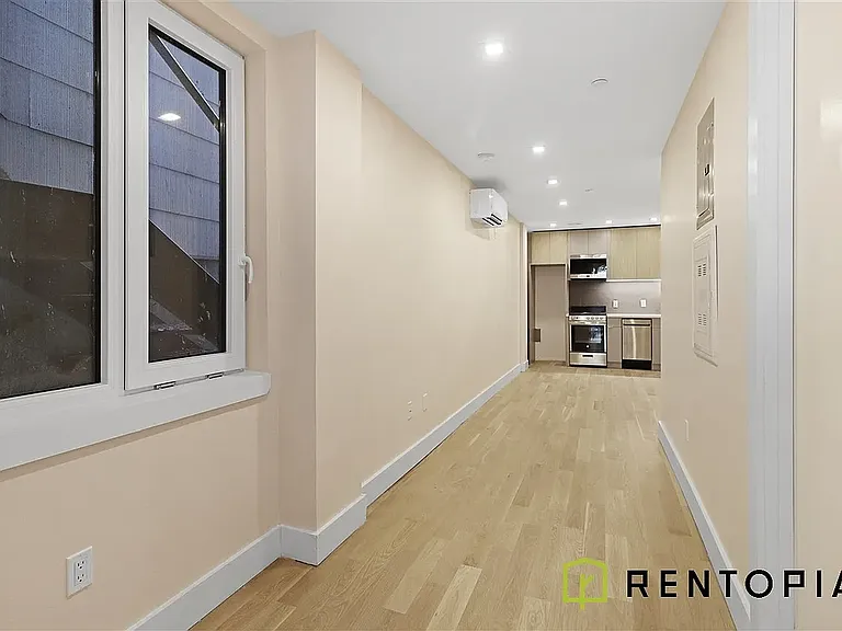 302 Graham Ave #1A — Photo 1
