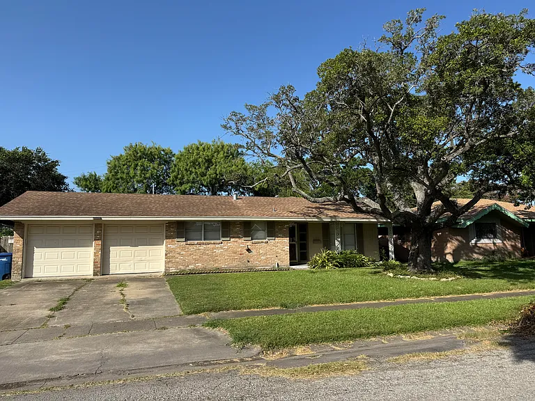 4629 Janssen Dr — Photo 1