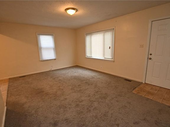 4th image of 4421 N Richardt Ave