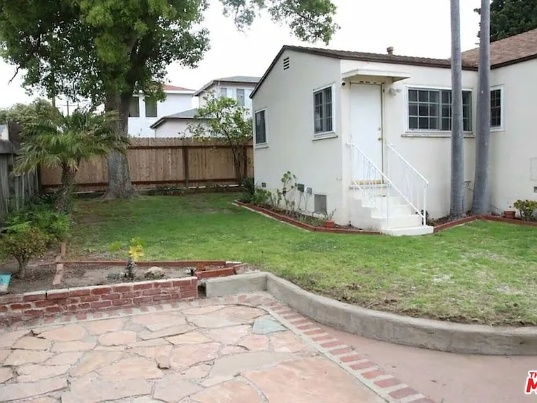 8719 Yorktown Ave — Photo 20