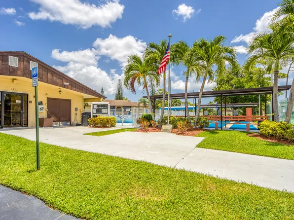 333 Pine Ridge Circle #D1, Greenacres, FL 33463