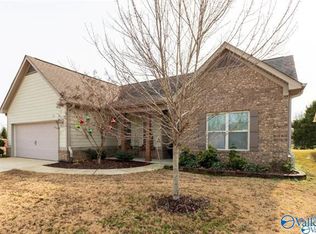 7050 Camrose Ln NW, Huntsville, AL 35806
