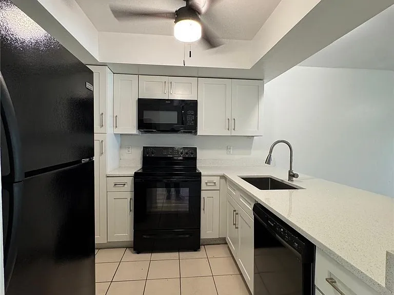2201 E 5th St #23 — Photo 2