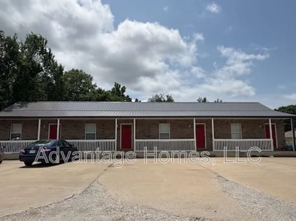801 Johnson Cir #B, Pleasant Hill, MO 64080