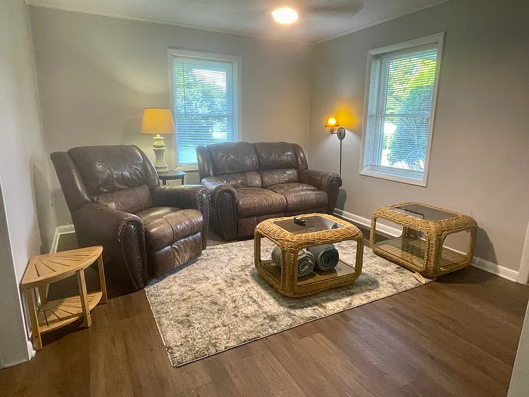 22252 Lincoln Cir — Photo 3