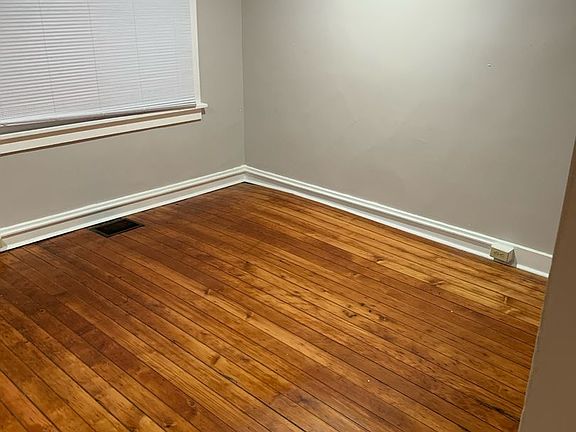3rd image of 427-429 W 16th St #427-A