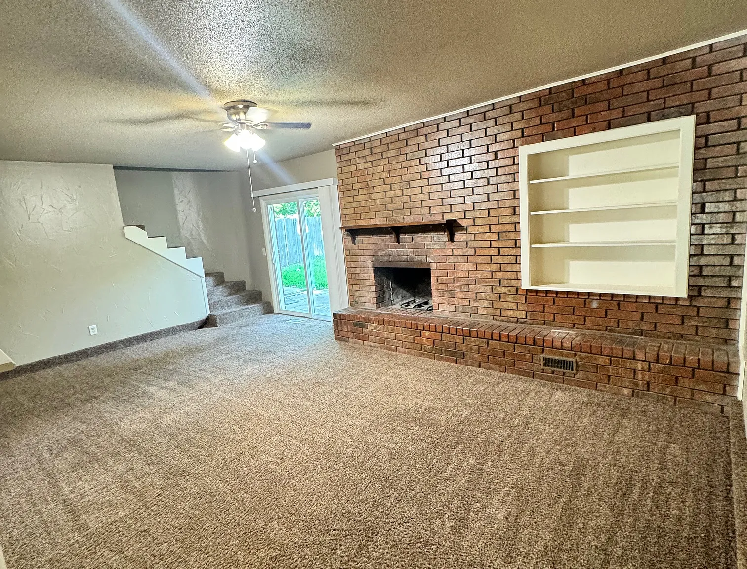 3 bed, 1300 sqft, $1,225 — Photo 2