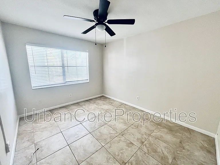 321 24th Ave N #8 — Photo 7