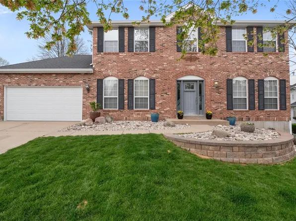 255 Lansbrooke Dr, Chesterfield, MO 63005