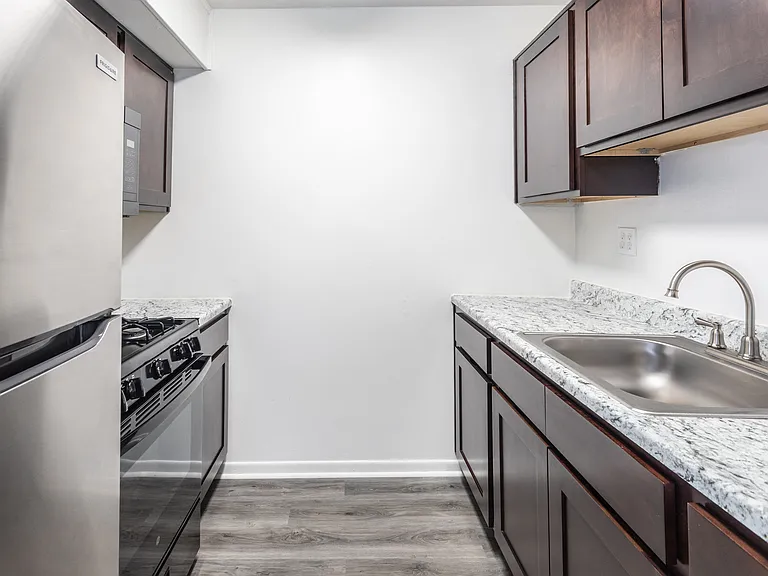 Mercury West Apartments — Photo 10