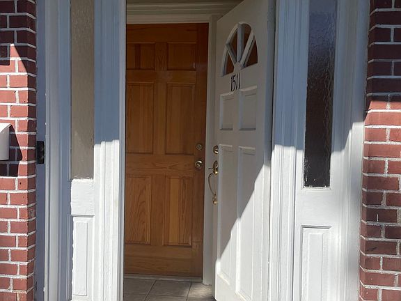 3rd image of 1511 Dwight Pl