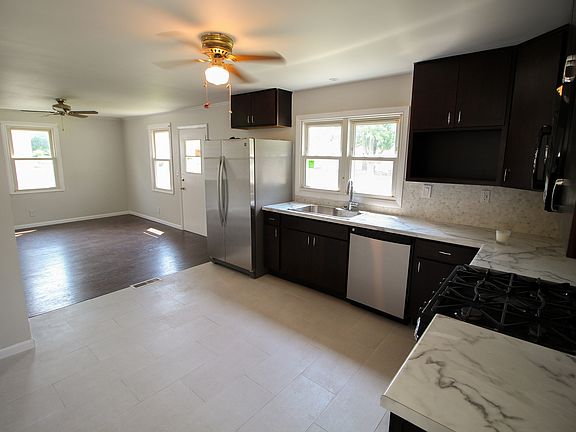 3rd image of 1303 W Roosevelt Ave