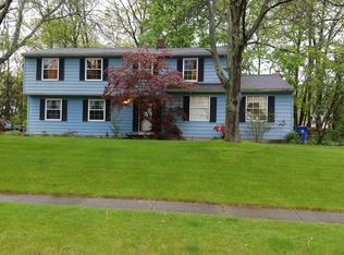 245 Chelmsford Dr, Aurora, OH