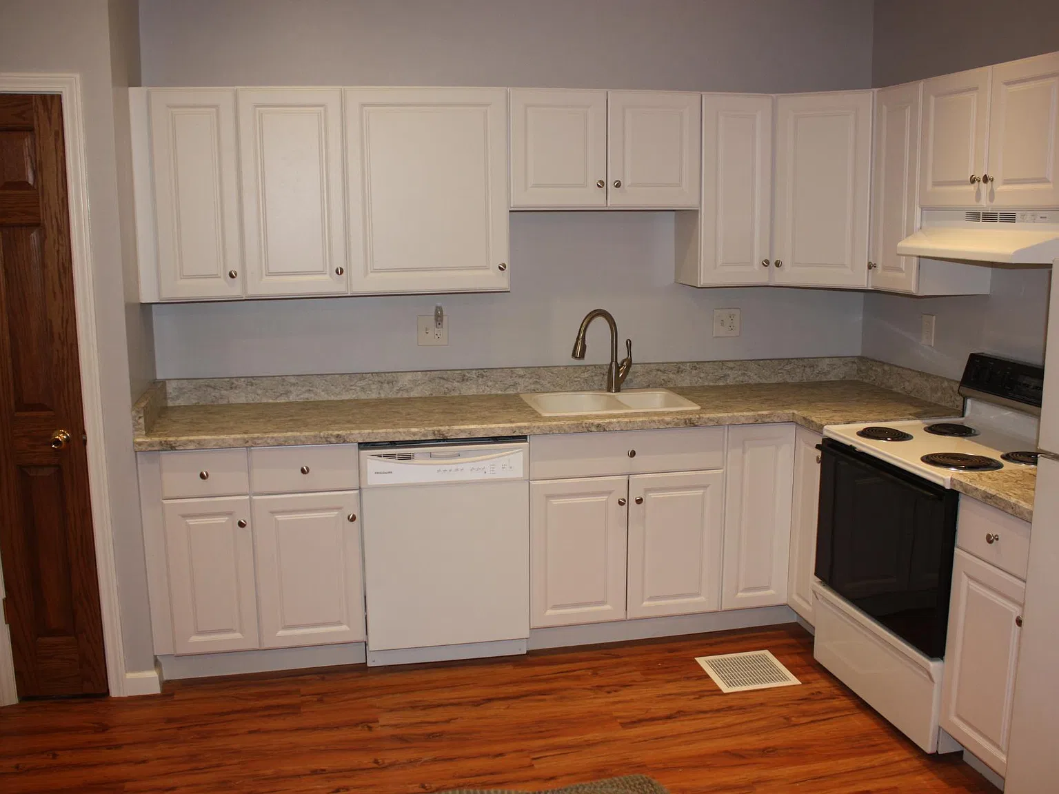 2 bed, 900 sqft, $1,300 — Photo 1