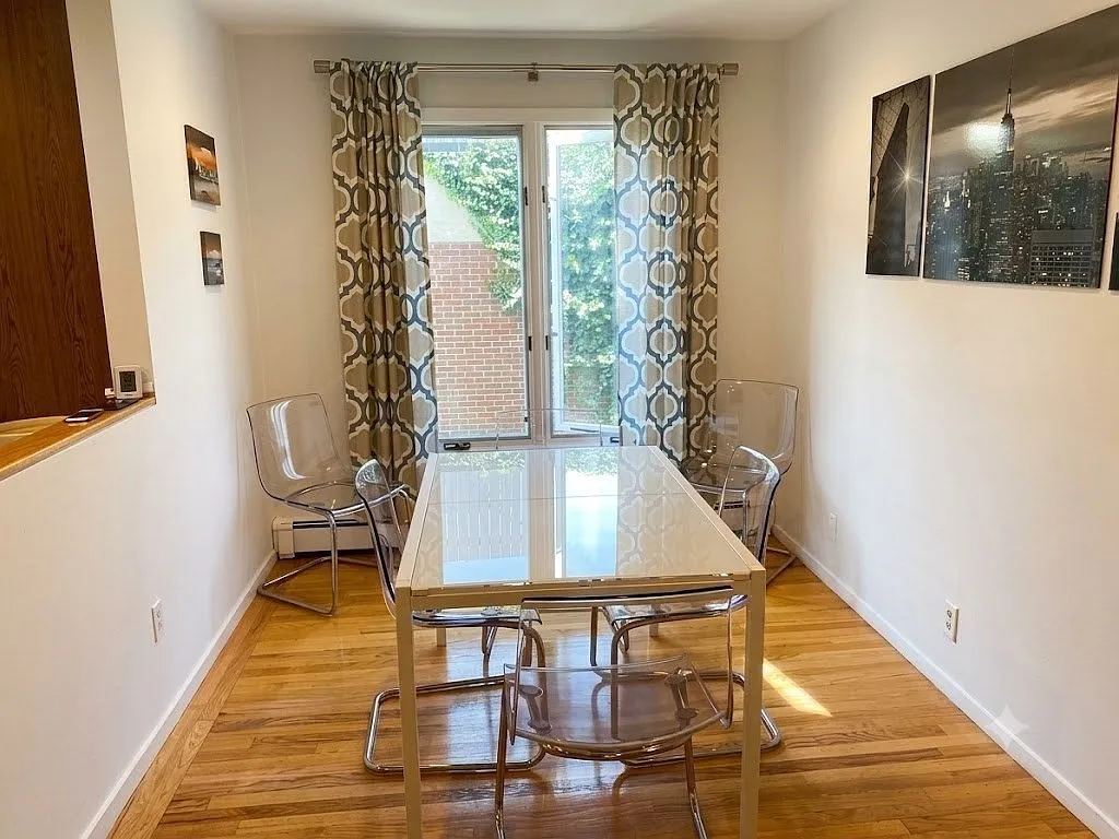 3 bed, 1318 sqft, $5,200 — Photo 3