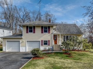 32 Intervale Rd, Livingston, NJ 07039