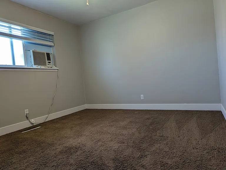 1089 W 300 N — Photo 15