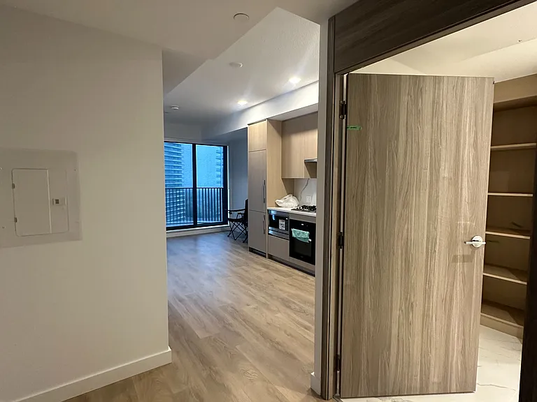 18 Esther Shiner Blvd #1812 — Photo 8