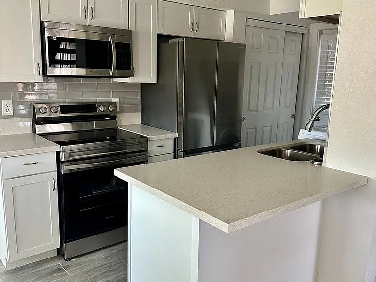 1504 E Indianola Ave — Photo 3