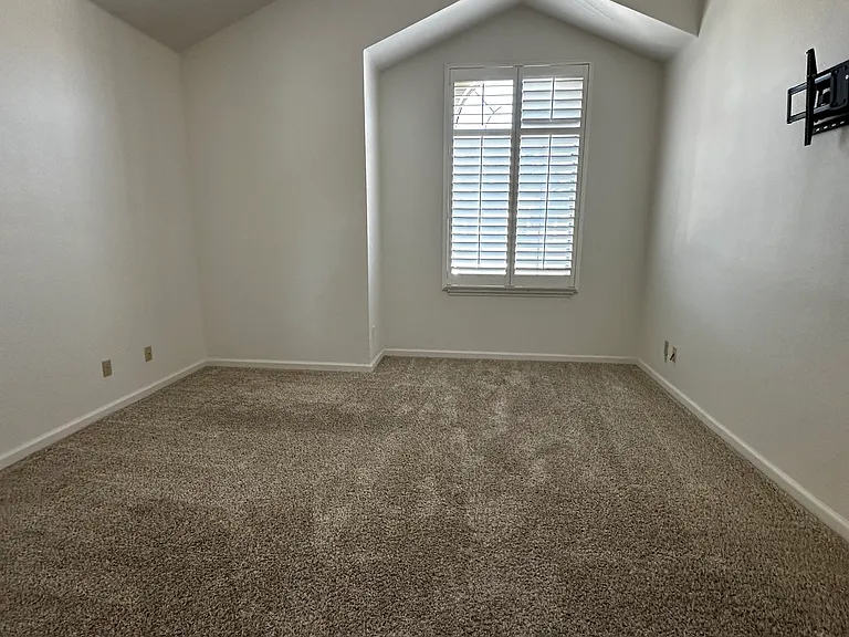 130 Manchester Dr — Photo 10