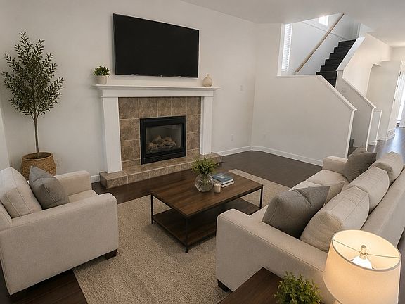 3rd image of 243A Maple Cres