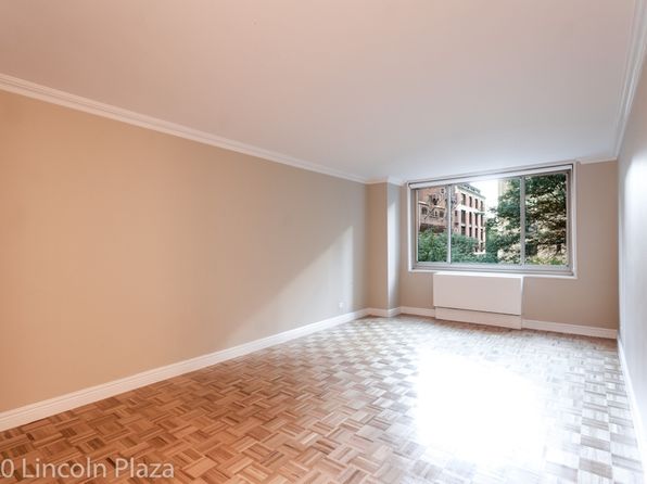 30 W 63rd St APT 3R
