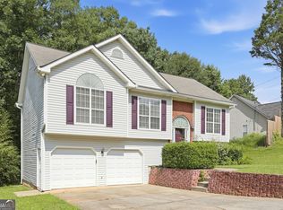 4876 Hunt Club Dr, Flowery Branch, GA 30542