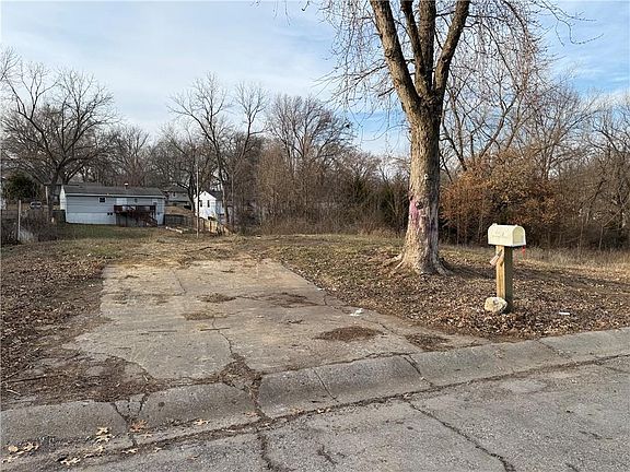 2nd image of 4918 N Wallace Ave