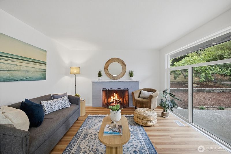 3rd image of 5922 23rd Avenue S