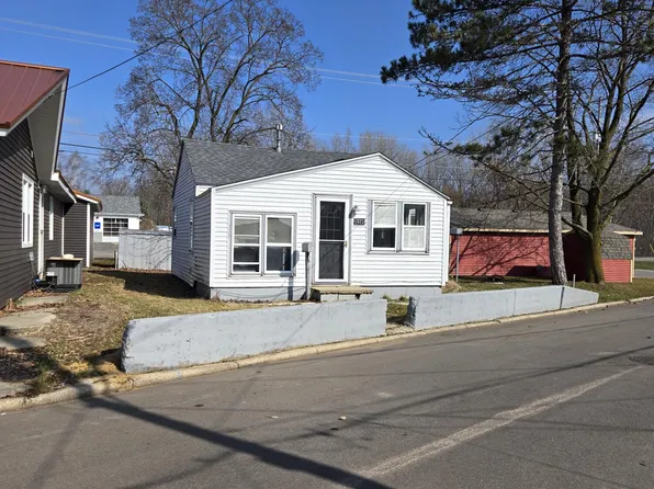 1429 Virginia St, Lake Odessa, MI 48849