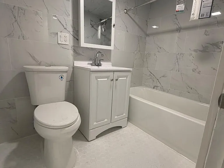160 Ivy St — Photo 5