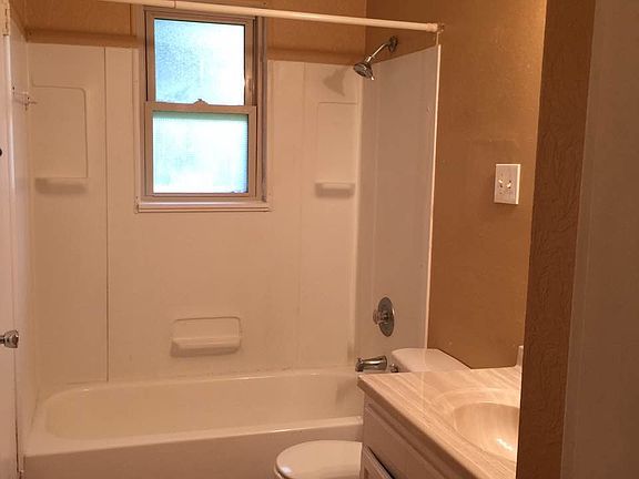 4th image of 920 Oriental Dr