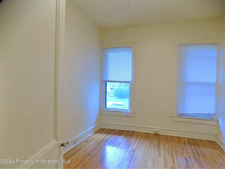 1543 Sanderson Ave #1B — Photo 7