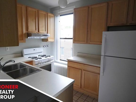 3rd image of 1216 N Dearborn St #1218-B3